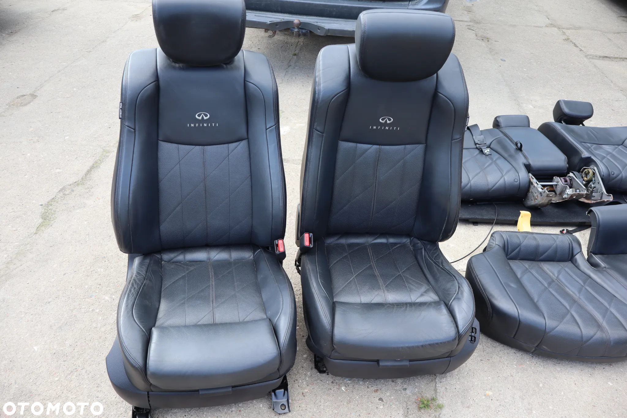 FOTEL FOTELE KANAPA TAPICERKI DRZWI ZAGŁÓWEK TV AUDIOMEDIA SKÓRA INFINITY FX II LIFT QX70S 2012 - 2