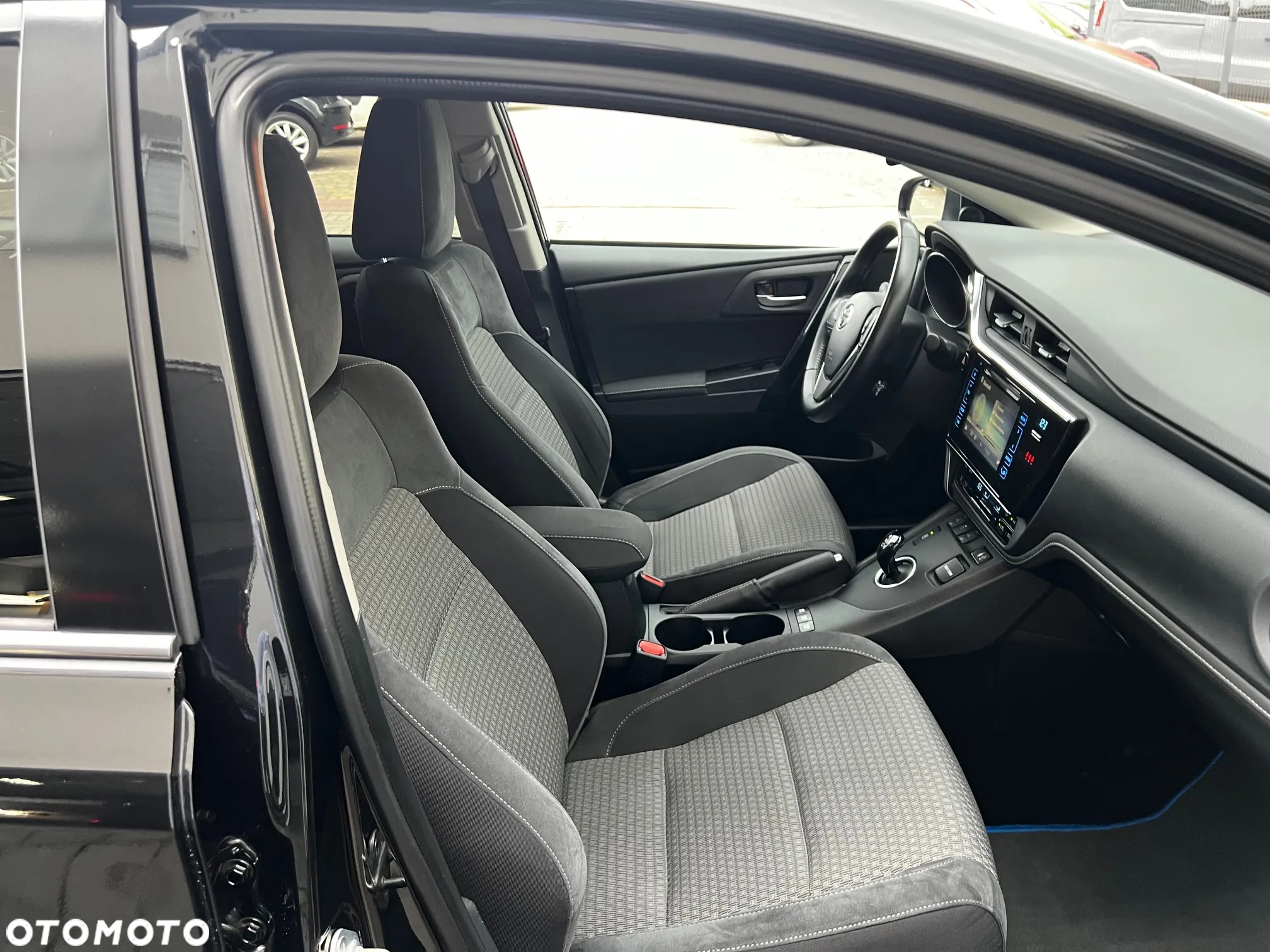 Toyota Auris 1.8 VVT-i Hybrid Automatik Touring Sports Edition S+ - 9