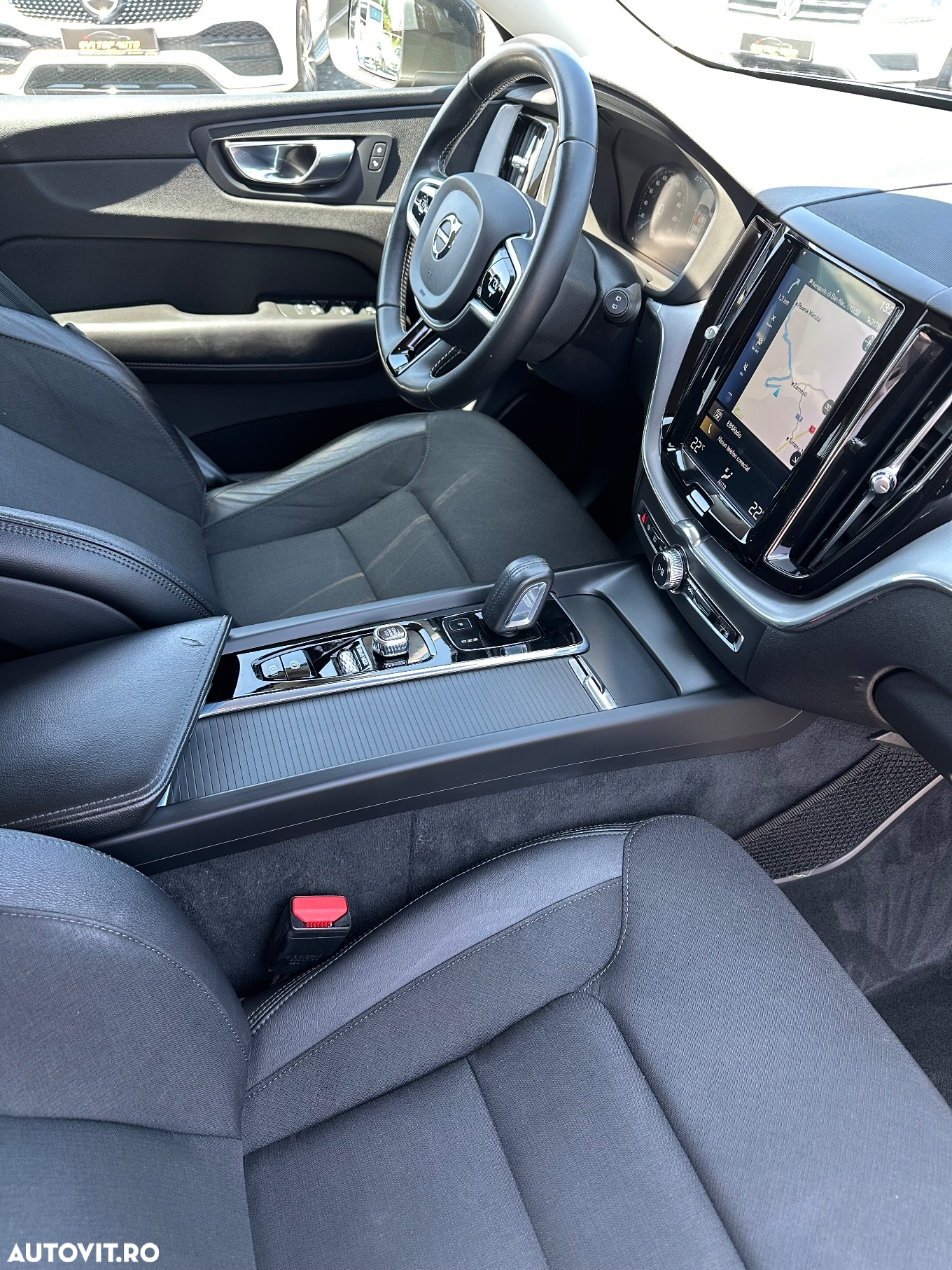 Volvo XC 60 B4 MHEV AT8 AWD Momentum - 8