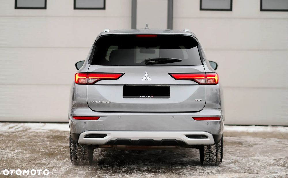 Mitsubishi Outlander - 11