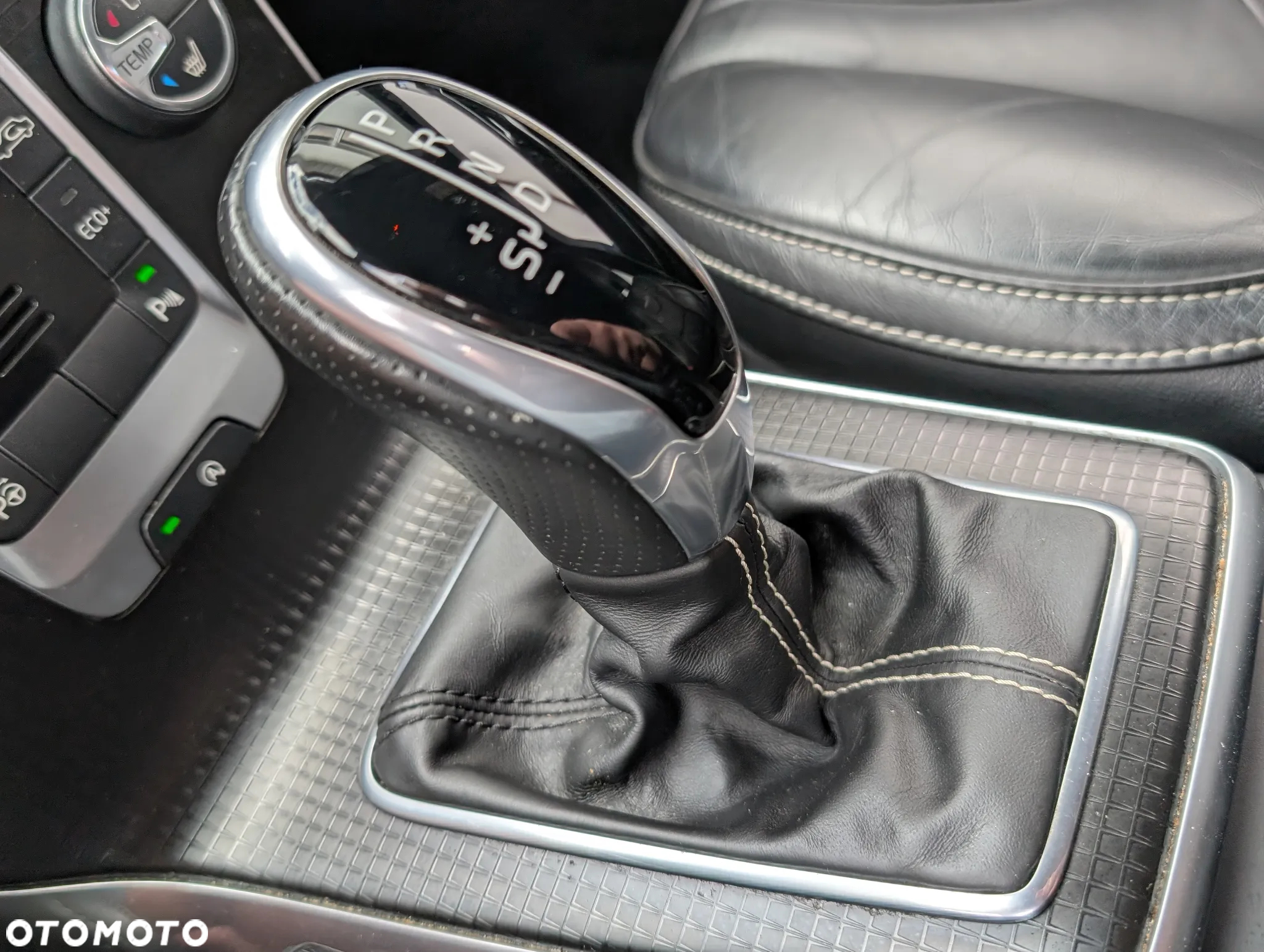 Volvo V40 D3 Geartronic RDesign - 32