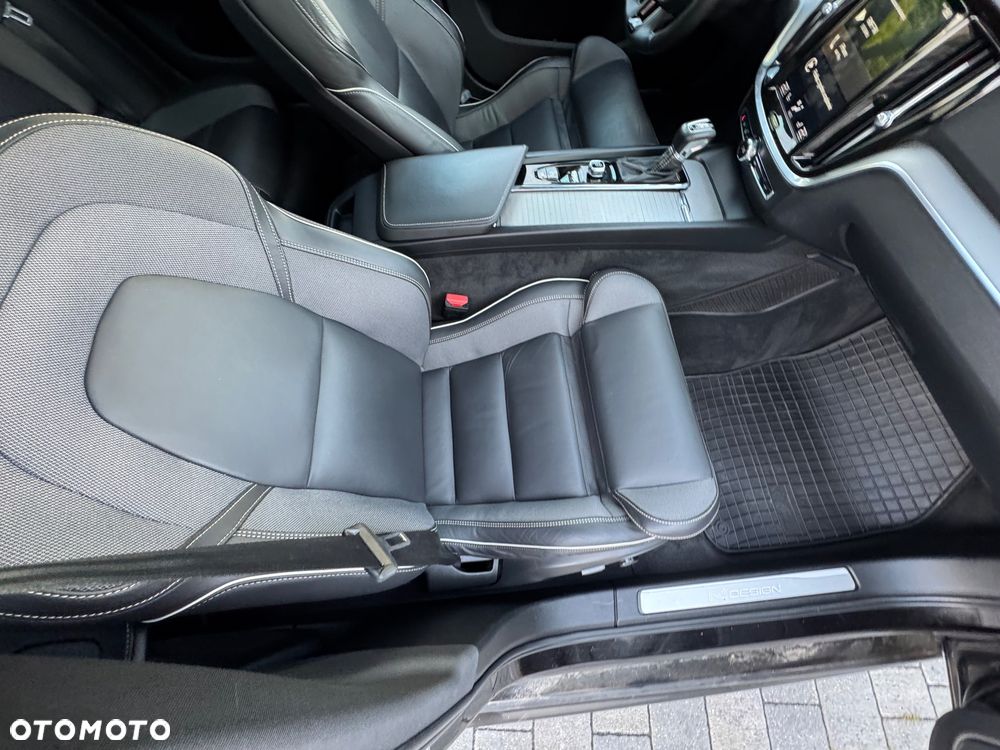 Volvo V60 D3 R-Design - 30