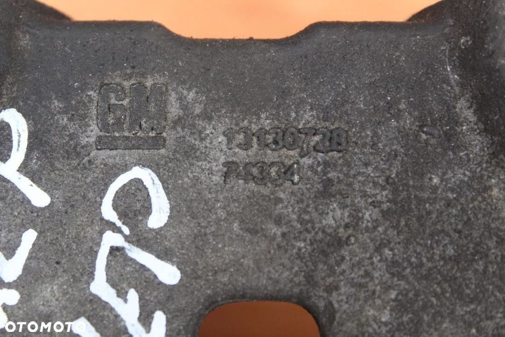ŁAPA WSPORNIK SILNIKA OPEL CORSA D 13130728 - 4
