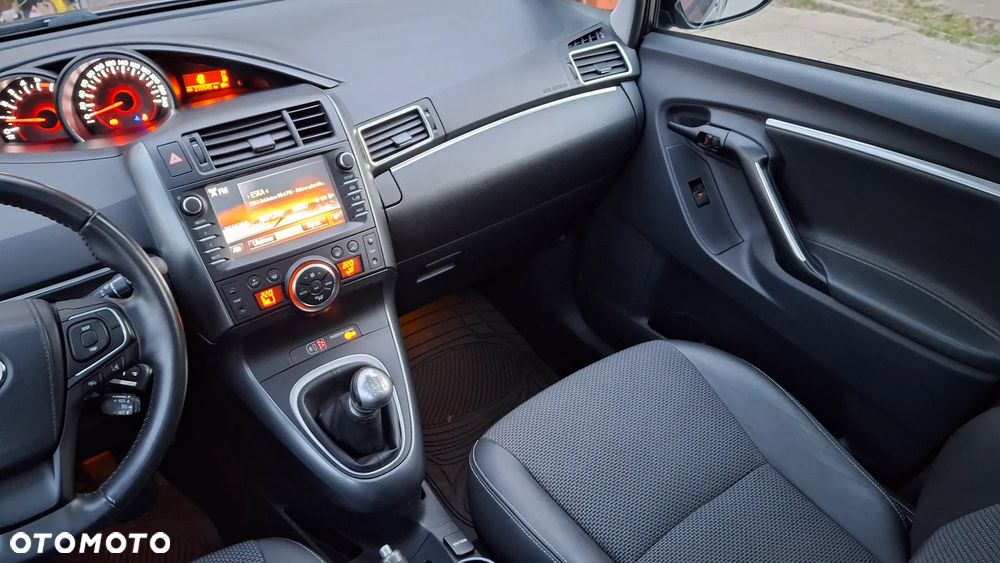 Toyota Verso 1.6 D-4D Prestige 7os EU6 - 21