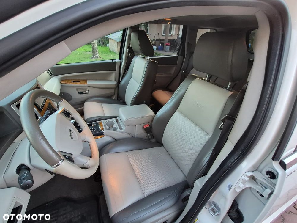 Jeep Grand Cherokee - 14