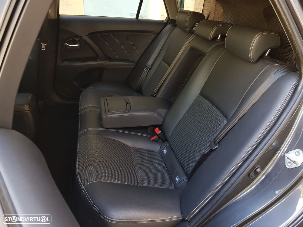 Toyota Avensis Touring Sports 2.0 D-4D Exclusive - 31
