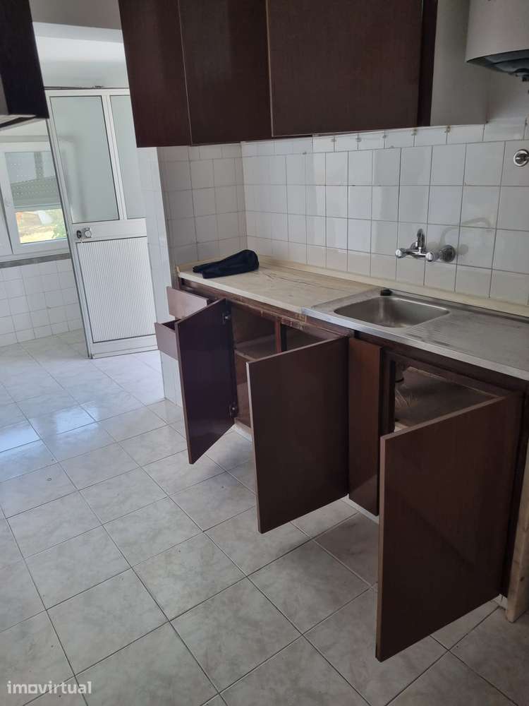 T2 rés-do-chão sem quintal - Matarraque - São Domingos de Rana - Grande imagem: 4/10