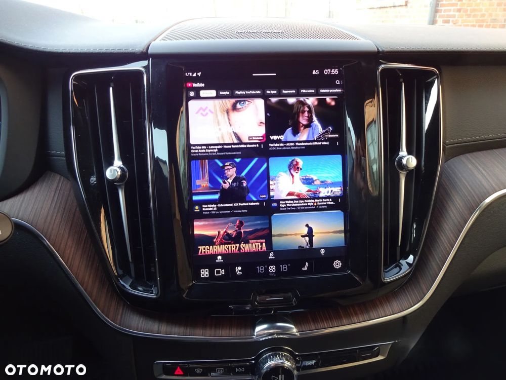 Volvo XC 60 T8 Plug-In Hybrid AWD Ultra Dark - 22