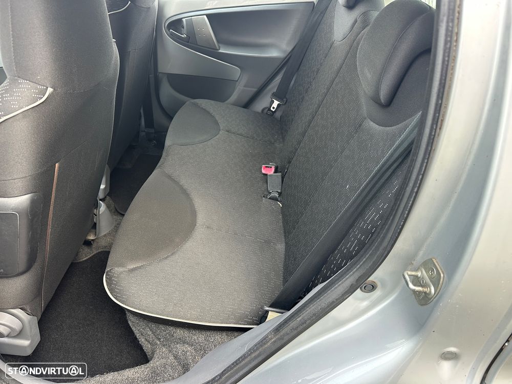 Peugeot 107 1.0 Urban 2 Tronic - 12