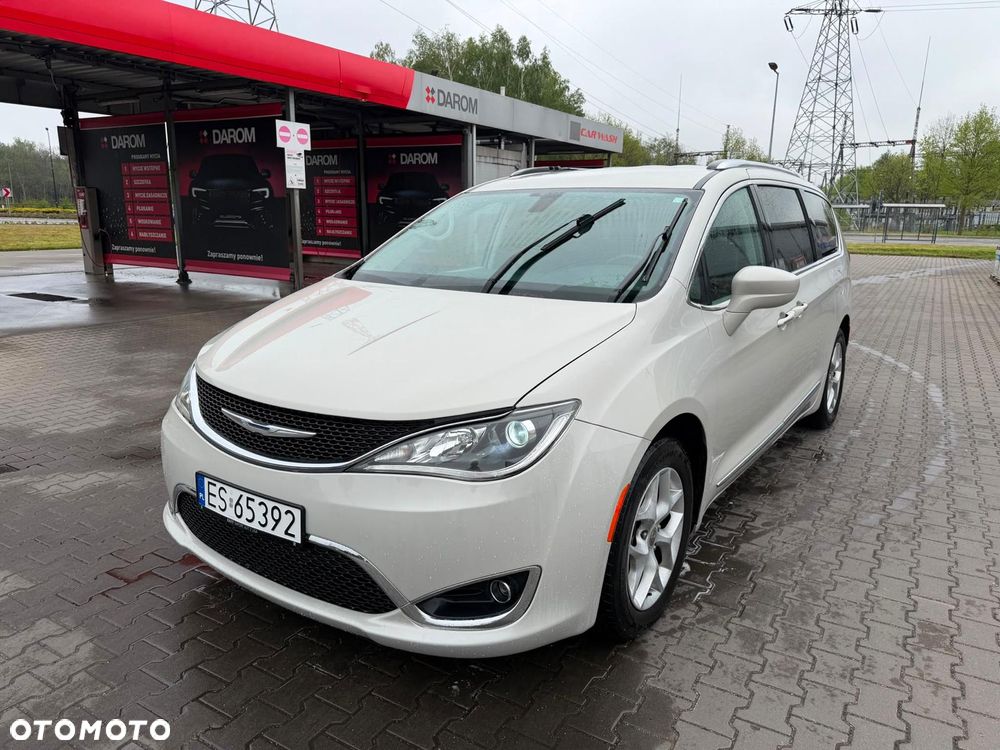 Chrysler Pacifica - 1
