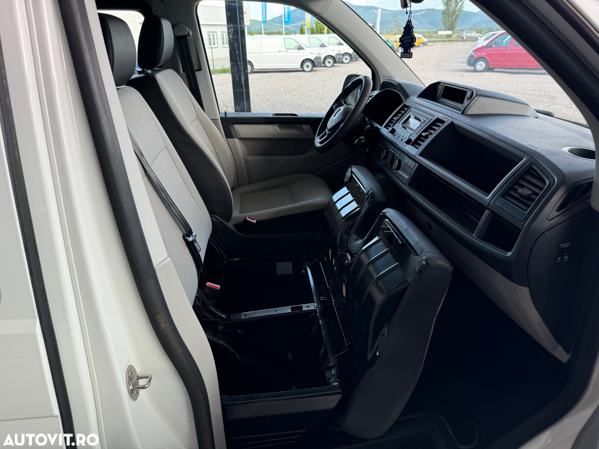 Volkswagen Transporter Kombi T6 2.0 TDI 75 kW KR - 21