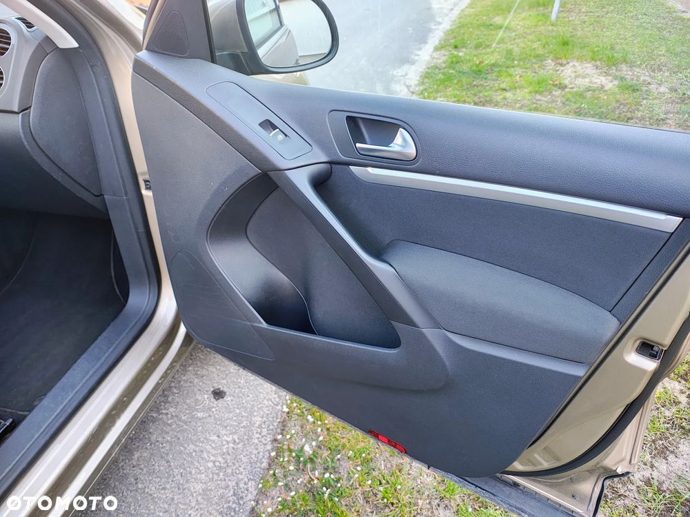 Volkswagen Tiguan - 18