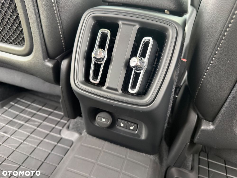 Volvo XC 40 B5 AWD Ultimate Dark - 17