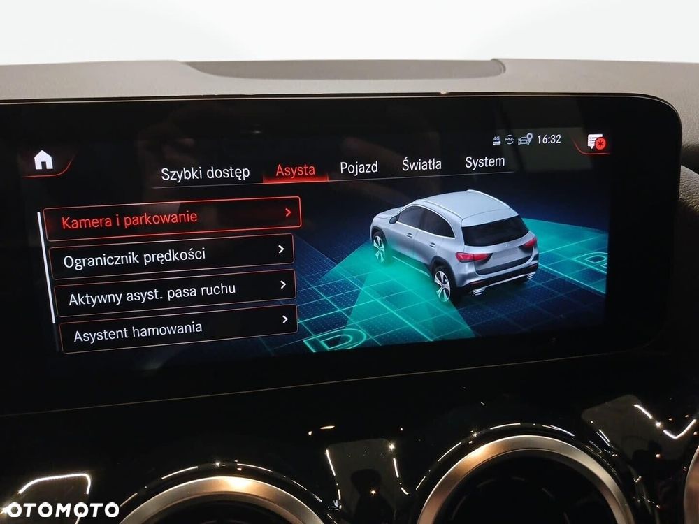 Mercedes-Benz GLA 180 d - 18