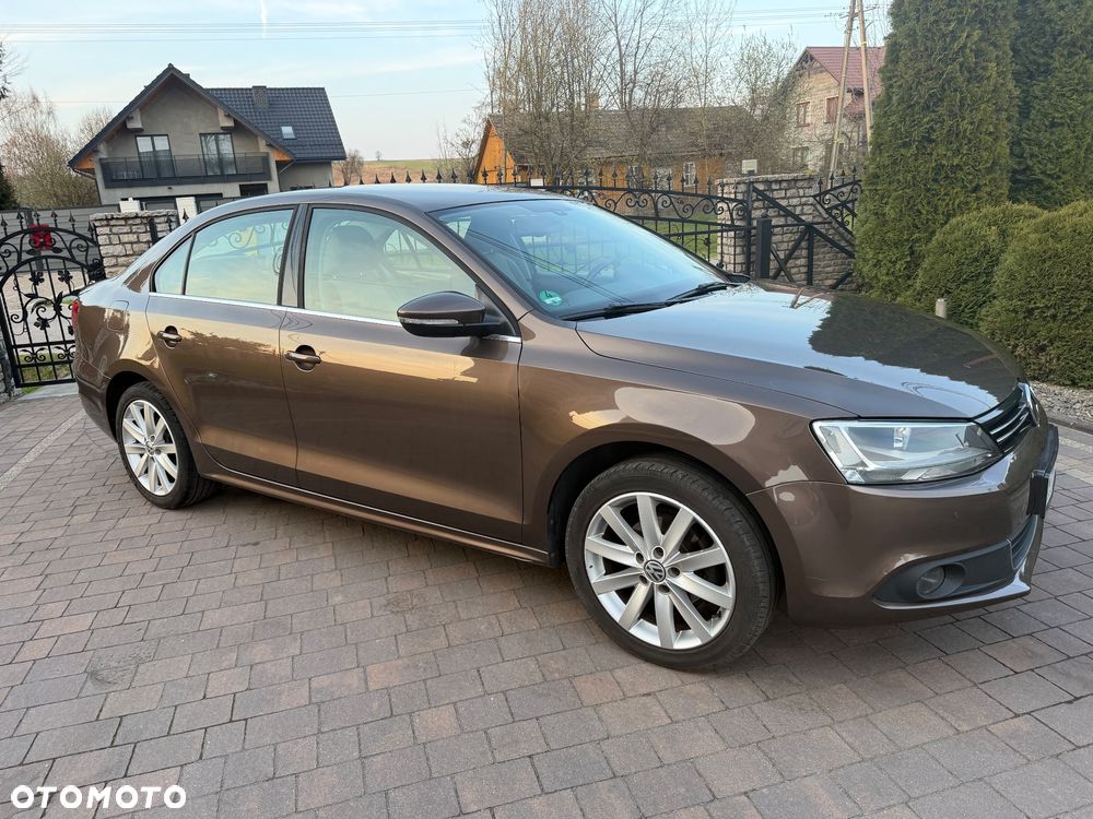 Volkswagen Jetta 1.6 TDI Life - 25