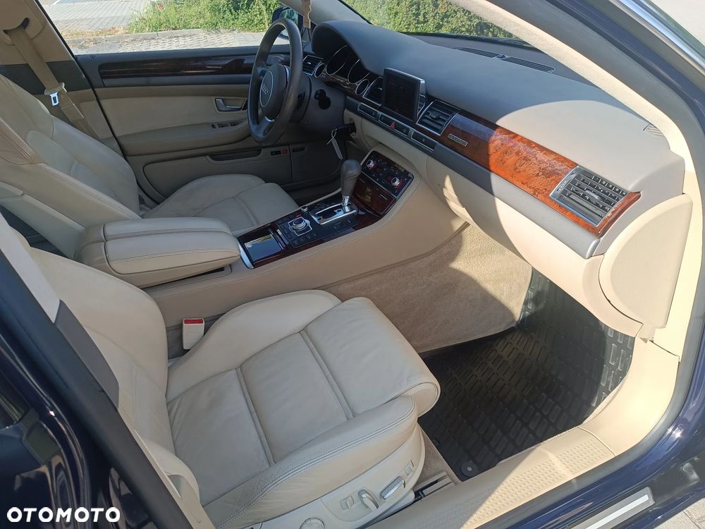 Audi A8 4.2 L Quattro - 17
