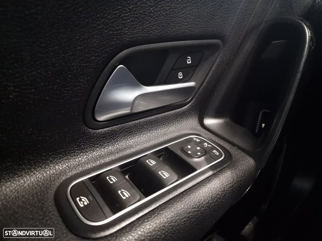 Mercedes-Benz A 180 Limousine d Progressive Aut. - 26