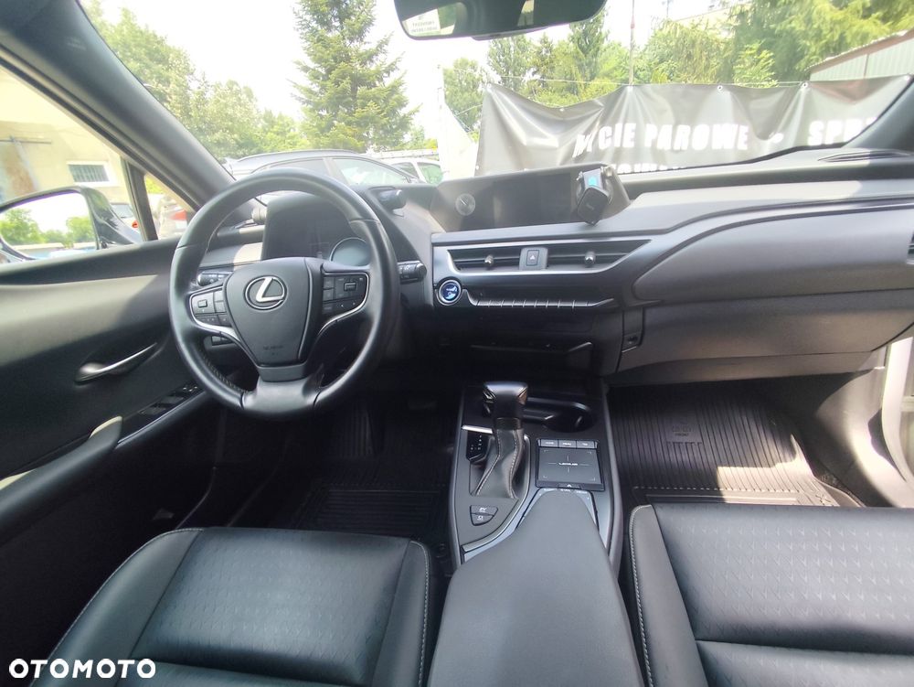 Lexus UX - 5