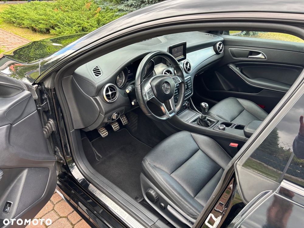 Mercedes-Benz CLA 180 AMG Line - 9
