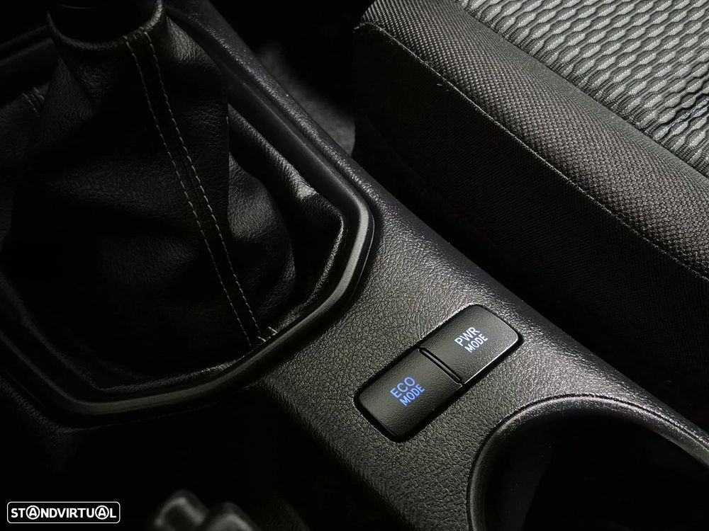 Toyota Hilux 2.4D-4D 4X4 | GARANTIA | NACIONAL - 3 LUG - 2020 - 23