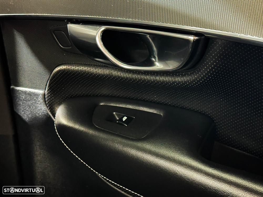 Volvo XC 90 2.0 D4 R-Design - 27