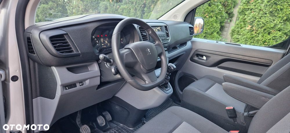 Peugeot Traveller - 19