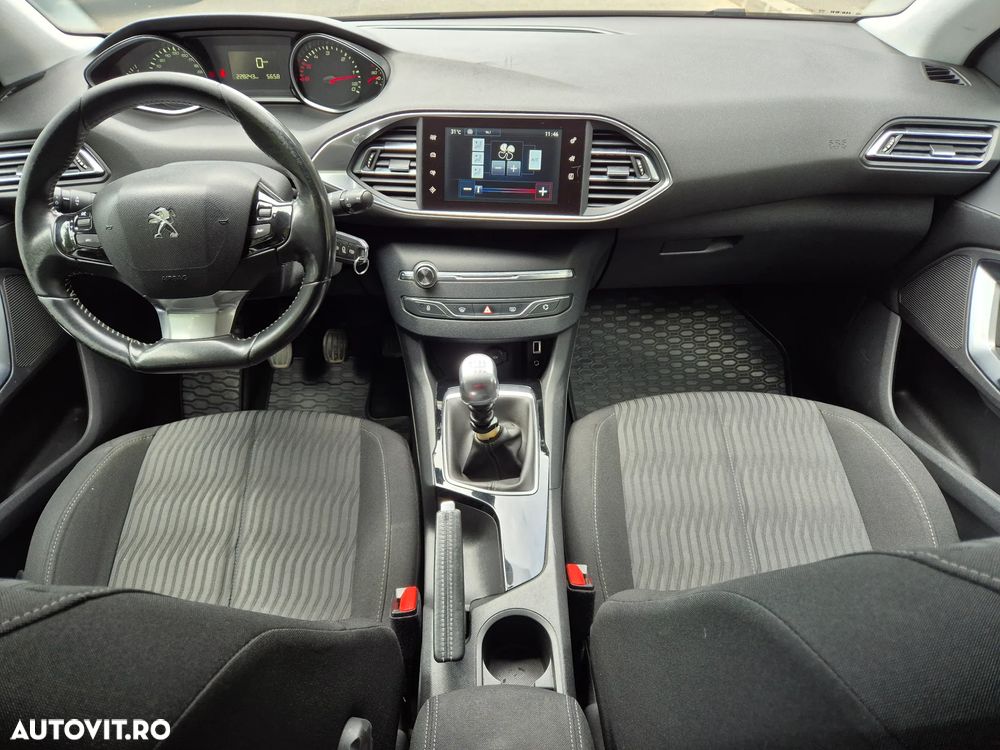 Peugeot 308 1.6 e-HDI FAP STT Allure - 12