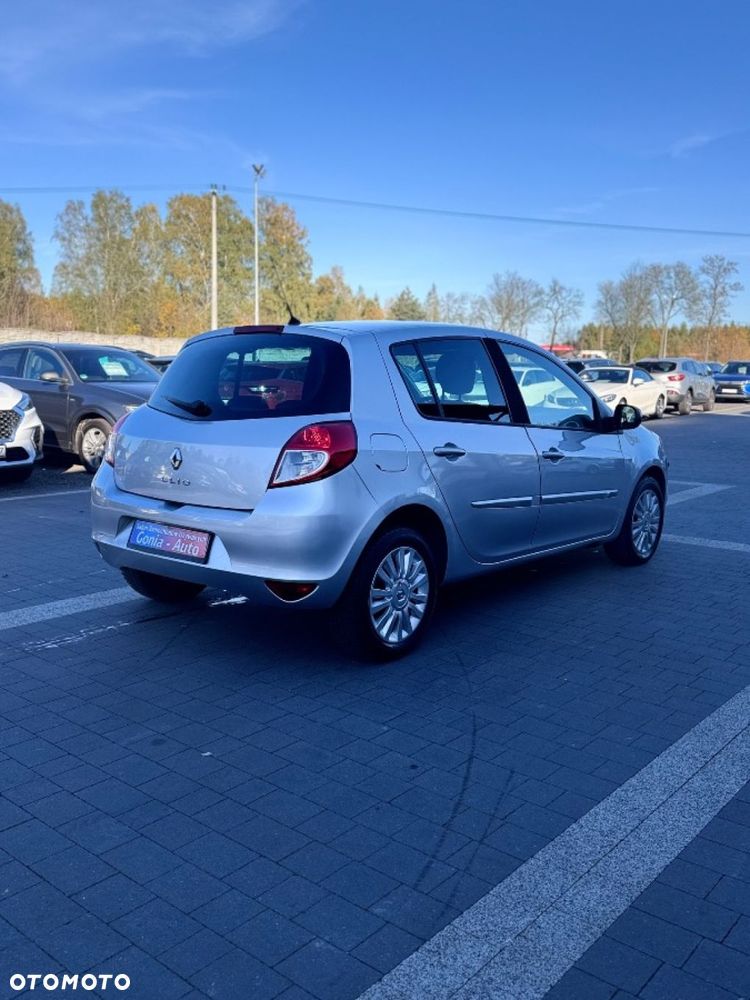 Renault Clio - 7