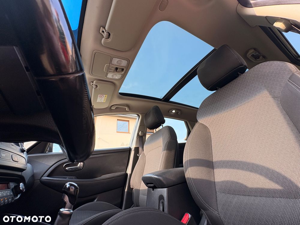 Kia Carens 1.7 CRDi XL 7os - 27
