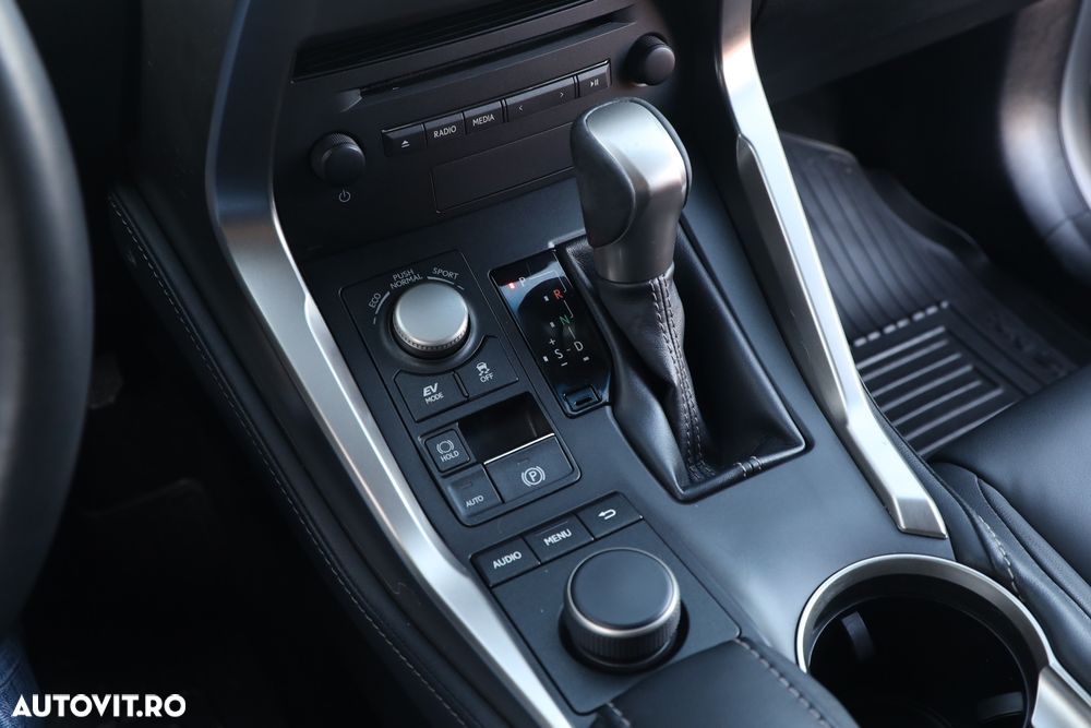 Lexus Seria NX 300h - 15