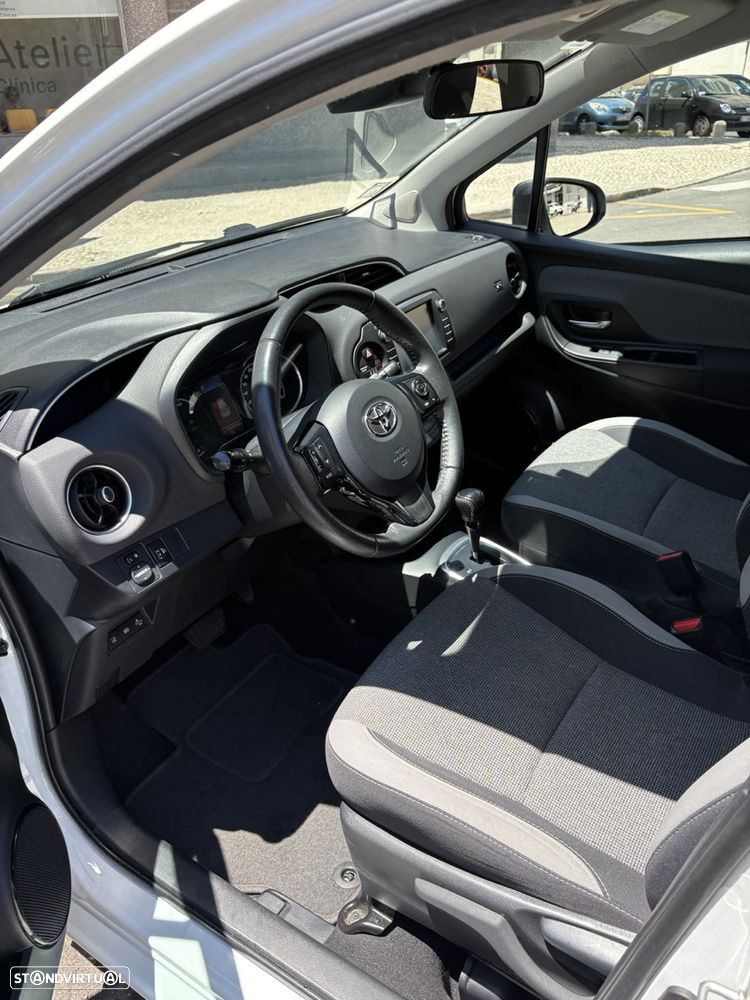 Toyota Yaris 1.5 HSD Comfort+Navi - 34