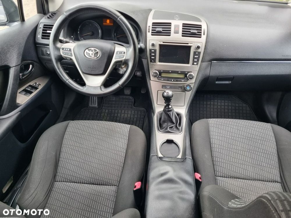 Toyota Avensis - 18