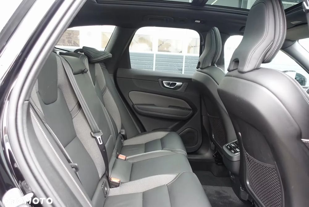 Volvo XC 60 B5 B AWD Plus Black Edition - 10