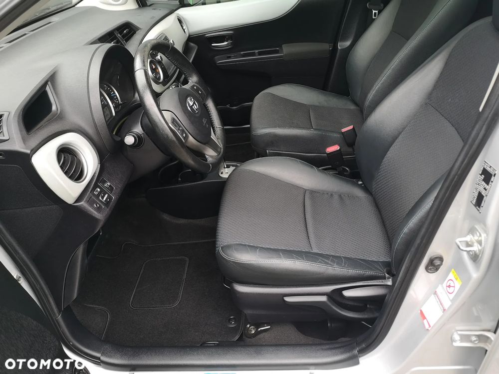 Toyota Yaris Hybrid 100 Premium - 25