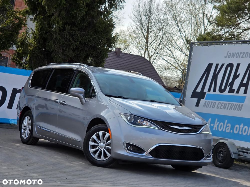 Chrysler Pacifica - 1