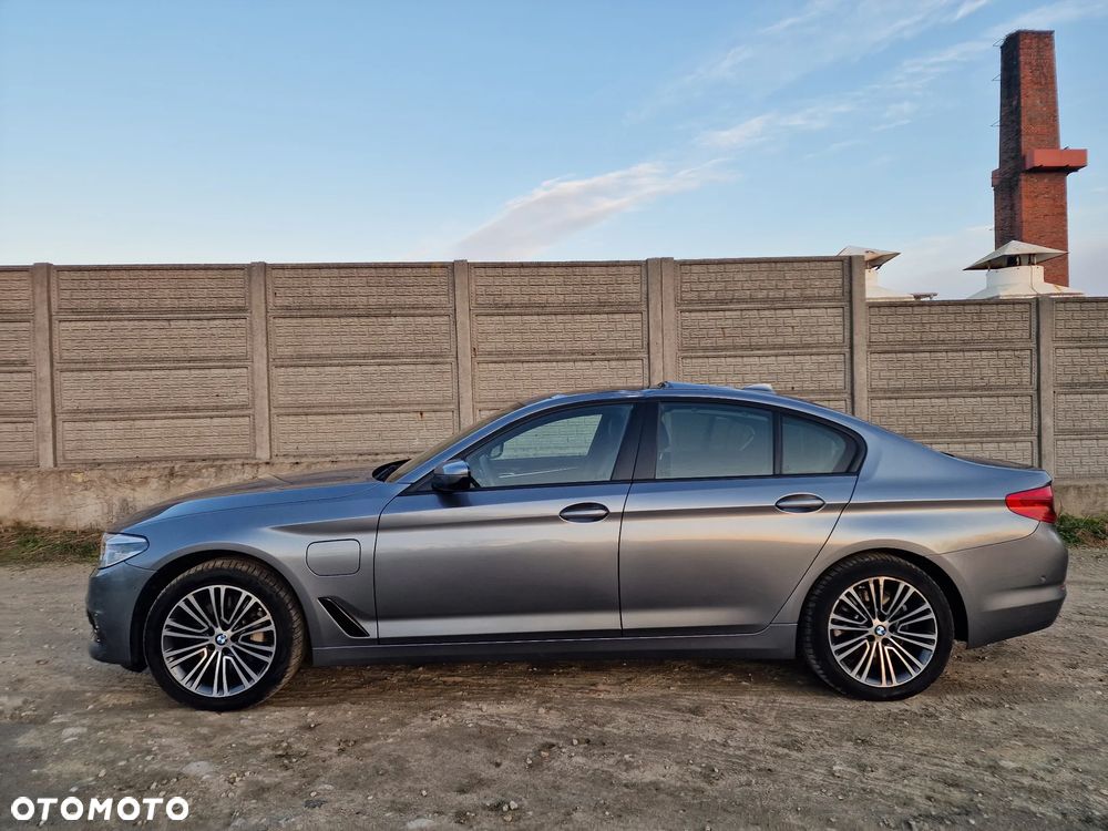 BMW Seria 5 530e iPerformance Sport Line sport - 33