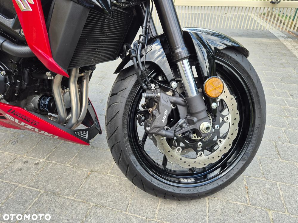 Suzuki GSX - 11