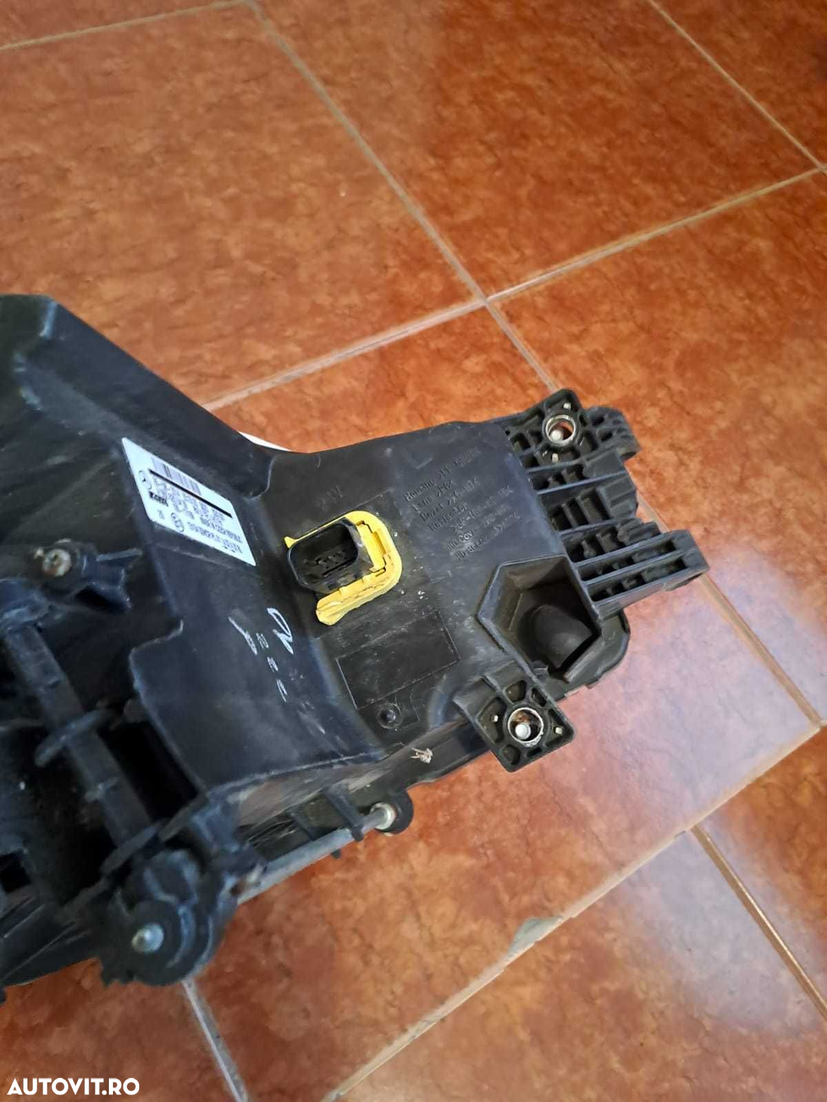 Far stanga original Mercedes Actros MP4 cod A9608200439 - 8