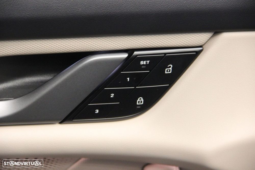 Porsche Taycan Sport Turismo - 23