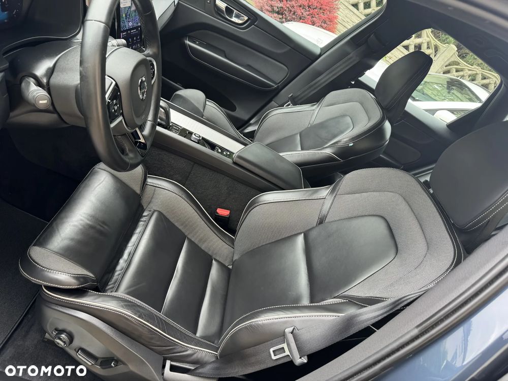 Volvo XC 60 B4 D AWD Plus Dark - 21