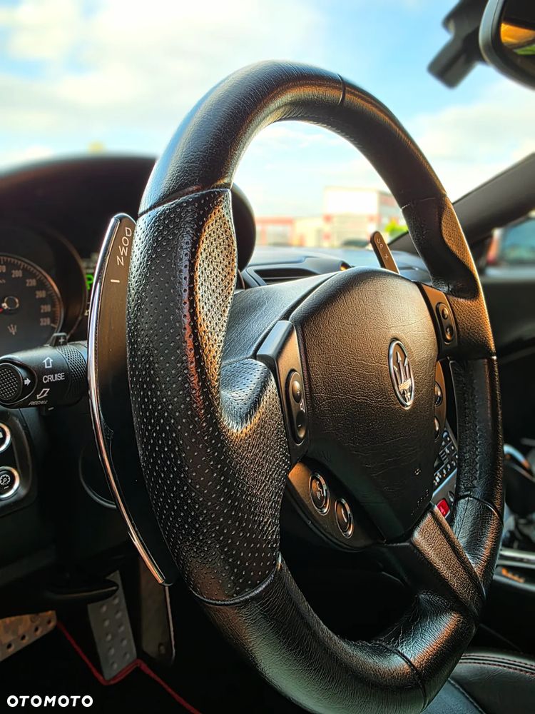 Maserati GranTurismo S Automat - 18