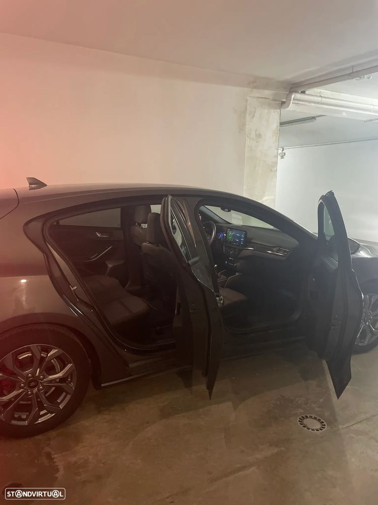 Ford Focus 1.0 EcoBoost MHEV ST-Line - 11