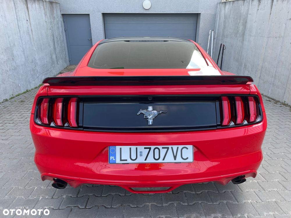 Ford Mustang - 4