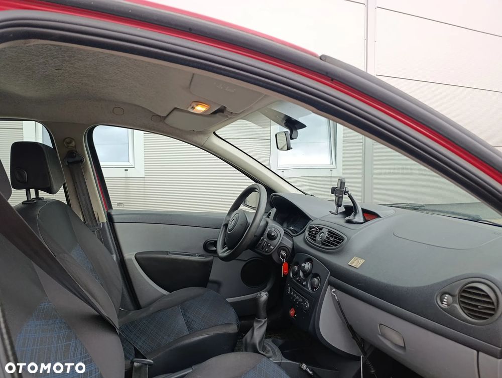 Renault Clio - 21