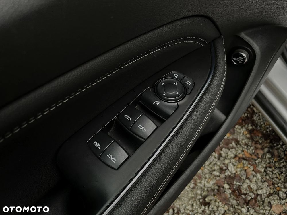 Opel Insignia 1.5 T Exclusive S&S - 33