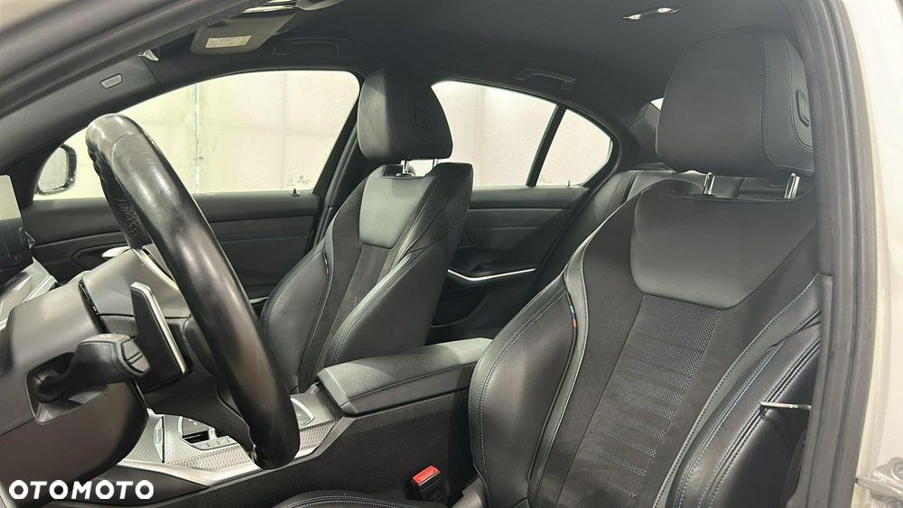 BMW Seria 3 318d M Sport - 16