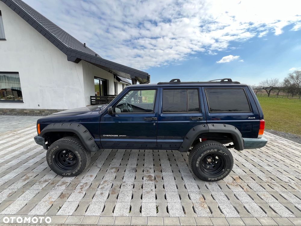 Jeep Cherokee - 4