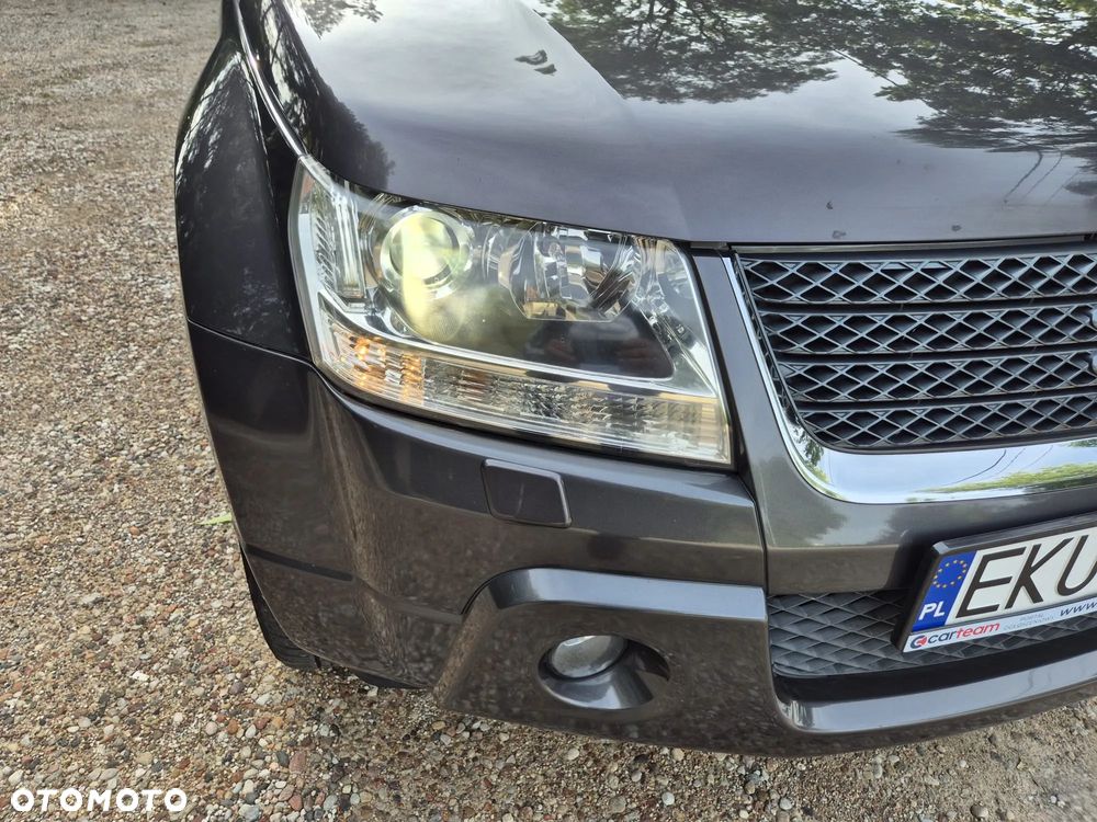 Suzuki Grand Vitara 2.4 De Luxe - 38