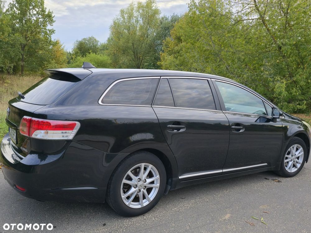 Toyota Avensis 1.6 Premium - 16