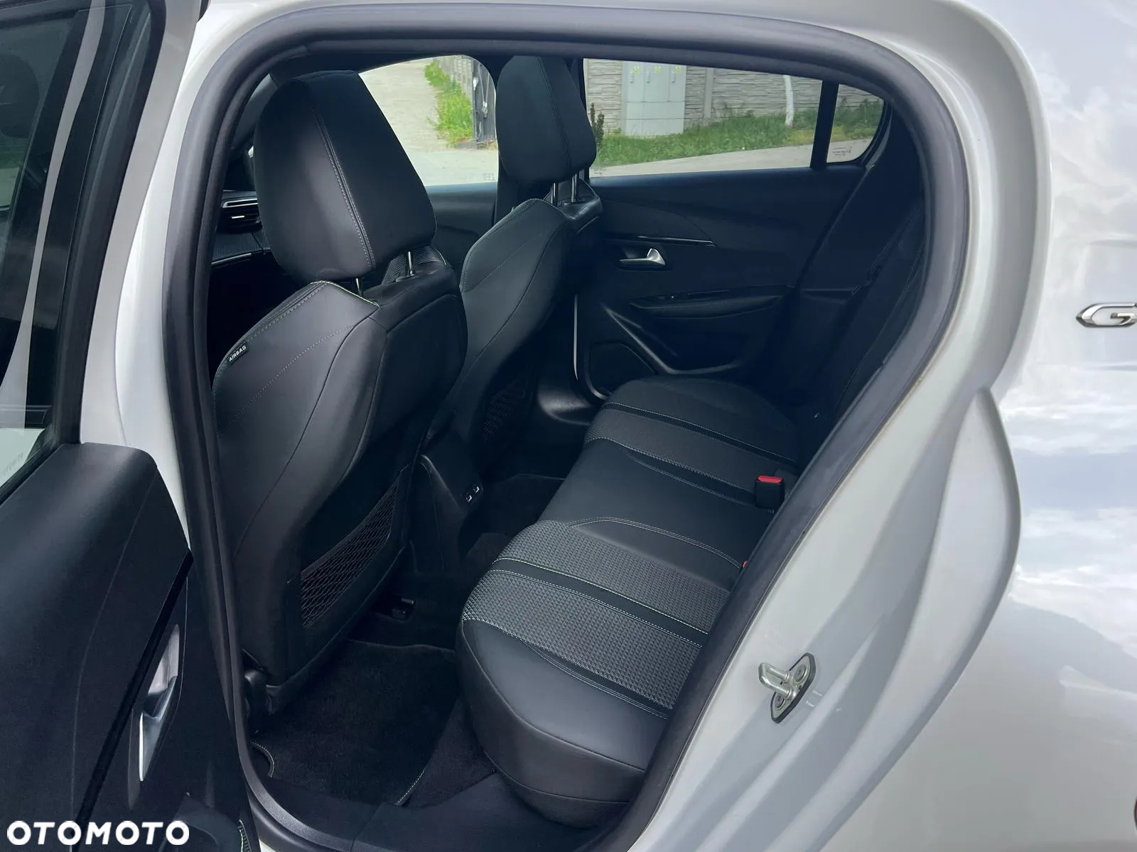Peugeot 208 1.2 PureTech GT S&S - 13